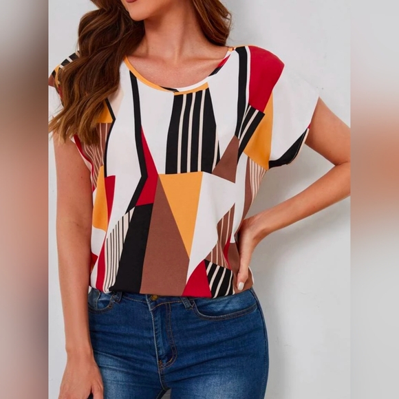 5/$20 Geometric Print Women's Top Excellent Used Condition - Picture 5 of 5